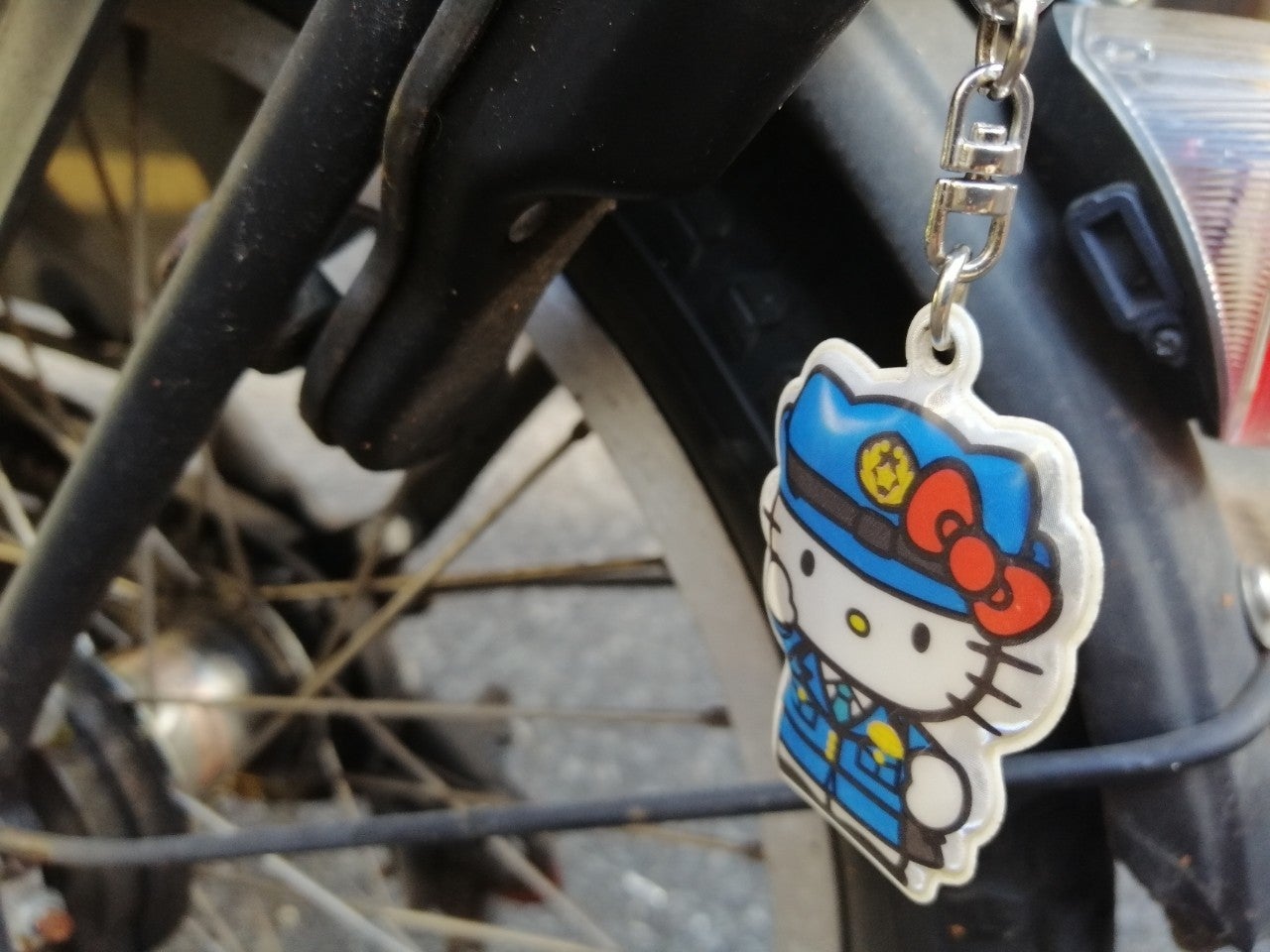 自転車 の 鍵 に つける キーホルダー